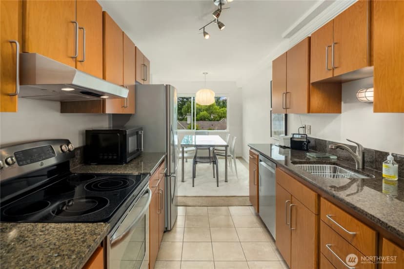Property photo for 2501 Canterbury Lane E, Seattle photo 14