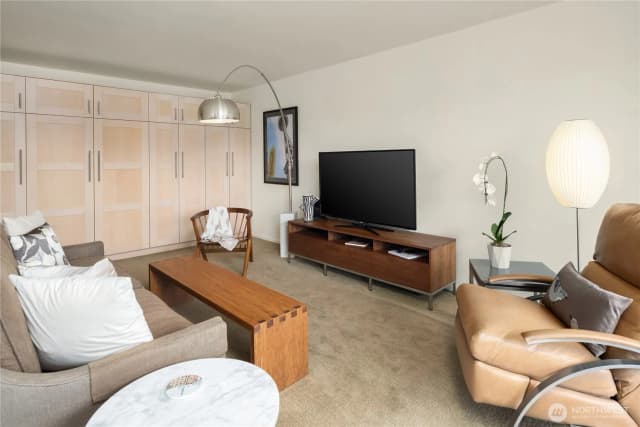 Property photo for 2501 Canterbury Lane E, Seattle photo 5