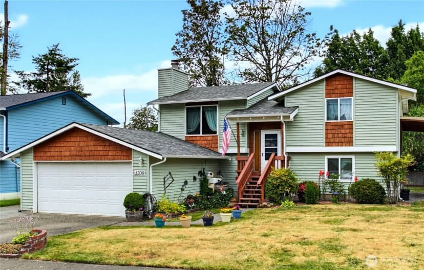 Property photo for 3200 Se 20th Court, Renton