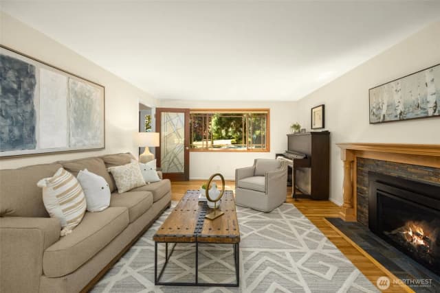 Property photo for 7616 Se 37th Place, Mercer Island photo 5