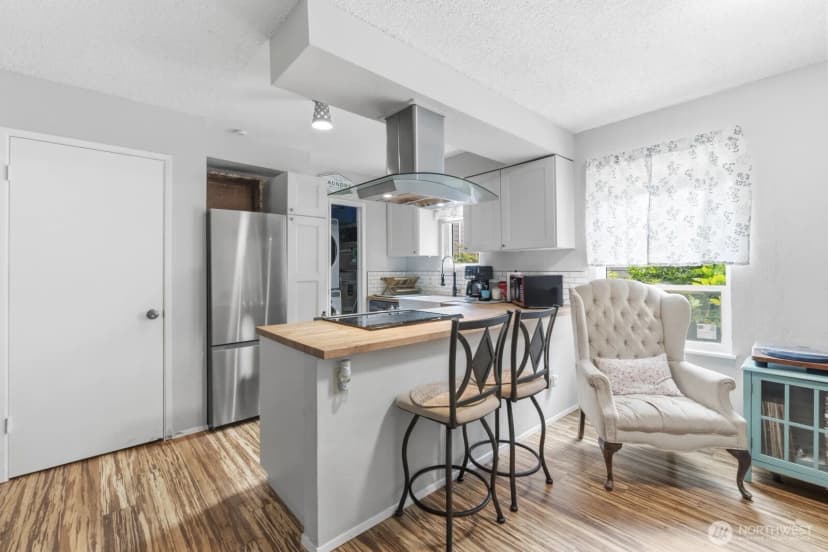 Property photo for 8442 26th Avenue Sw #a, Seattle photo 9