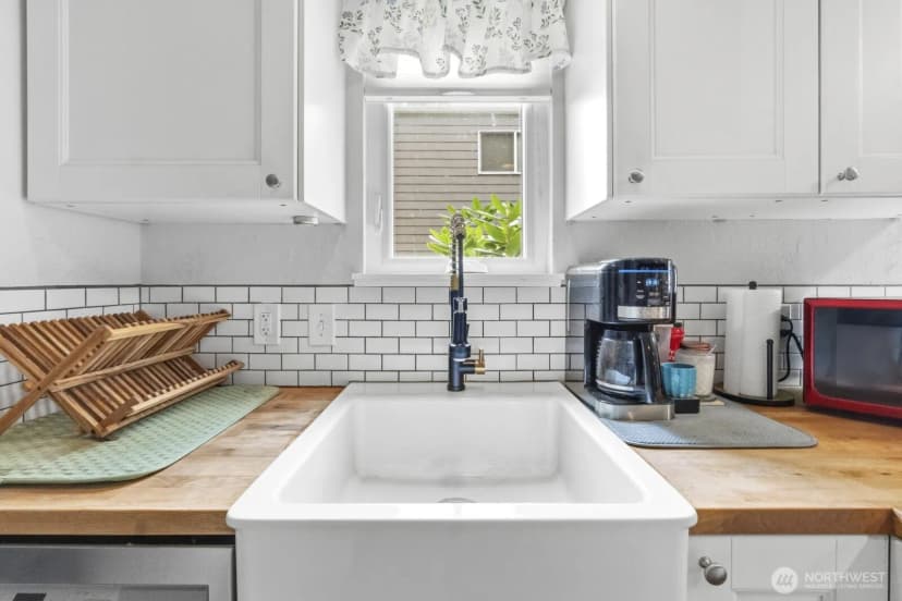 Property photo for 8442 26th Avenue Sw #a, Seattle photo 11