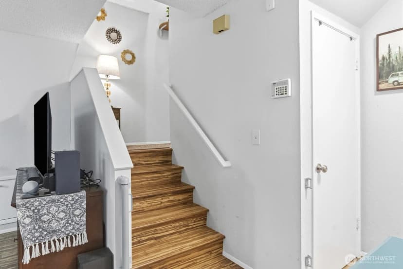 Property photo for 8442 26th Avenue Sw #a, Seattle photo 14