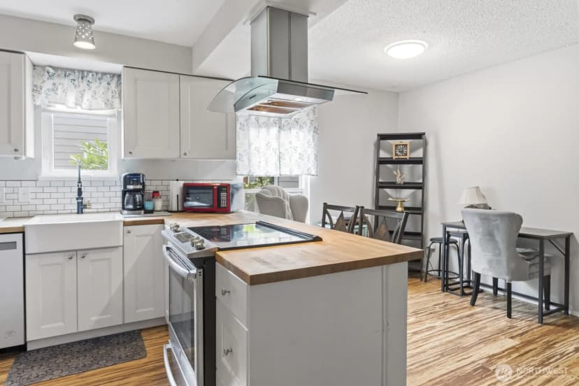 Property photo for 8442 26th Avenue Sw #a, Seattle photo 8