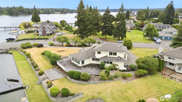 Property photo for 20015 Island Parkway E, Lake Tapps photo 4