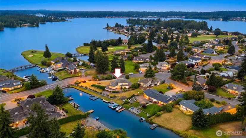 Property photo for 20015 Island Parkway E, Lake Tapps photo 2