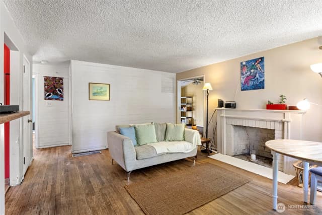 Property photo for 18042 10th Avenue Ne, Shoreline photo 4