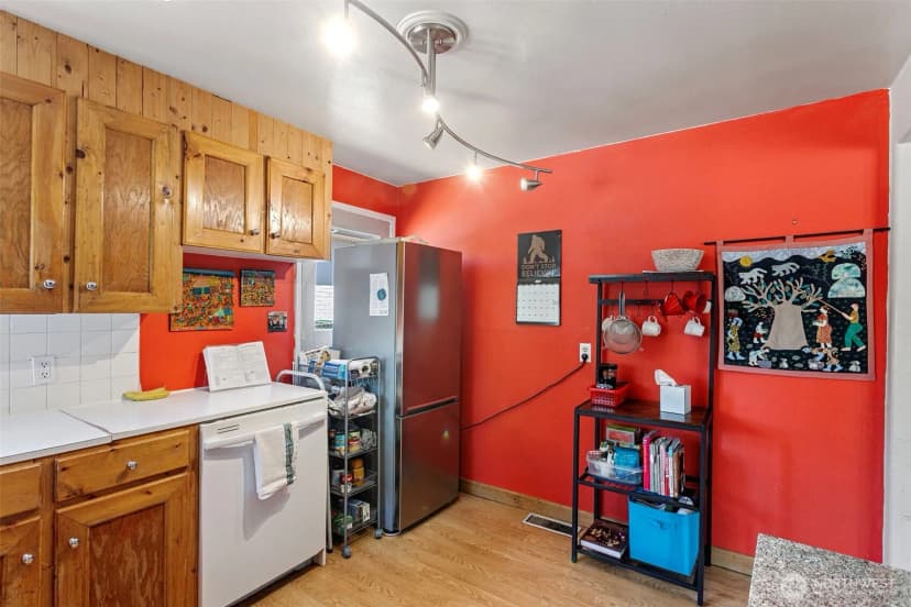 Property photo for 18042 10th Avenue Ne, Shoreline photo 10