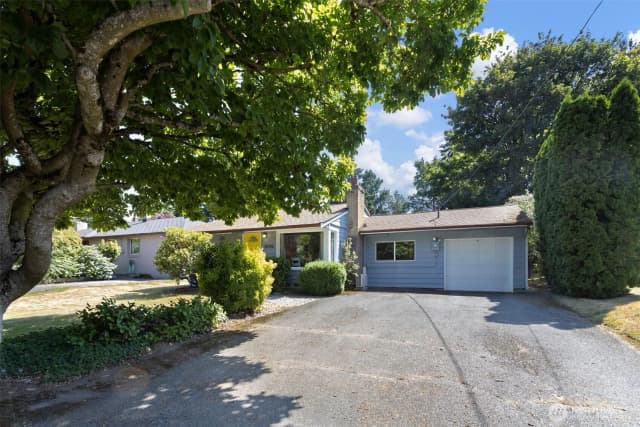 Property photo for 18042 10th Avenue Ne, Shoreline photo 2