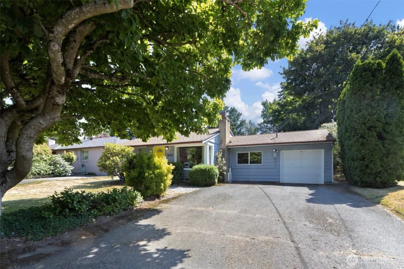 Property photo for 18042 10th Avenue Ne, Shoreline photo 2