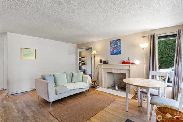 Property photo for 18042 10th Avenue Ne, Shoreline photo 3