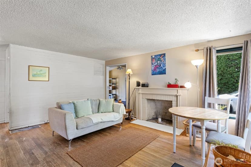 Property photo for 18042 10th Avenue Ne, Shoreline photo 3