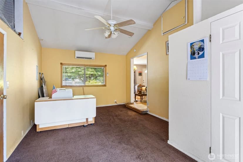 Property photo for 18042 10th Avenue Ne, Shoreline photo 16