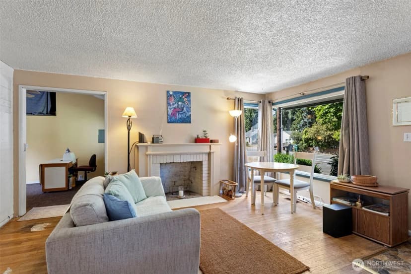 Property photo for 18042 10th Avenue Ne, Shoreline photo 5