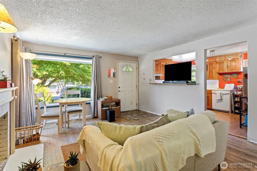 Property photo for 18042 10th Avenue Ne, Shoreline photo 6