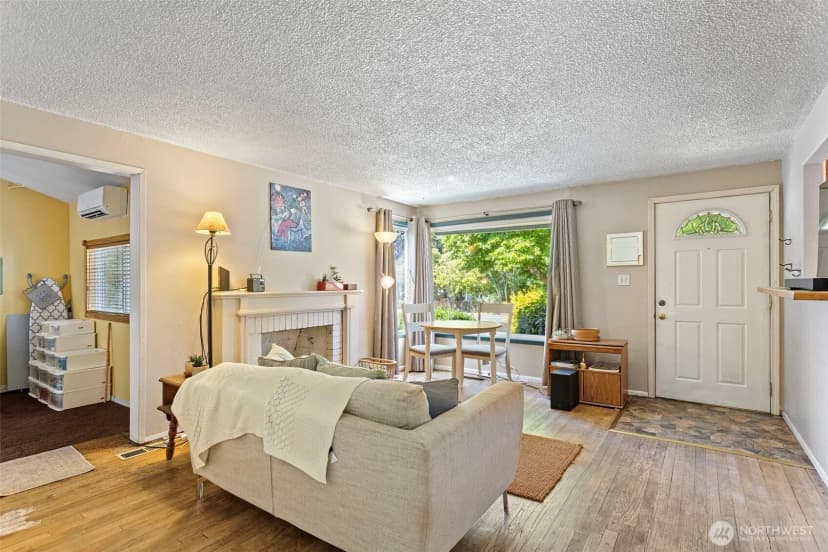 Property photo for 18042 10th Avenue Ne, Shoreline photo 7