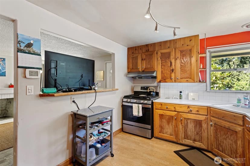 Property photo for 18042 10th Avenue Ne, Shoreline photo 9