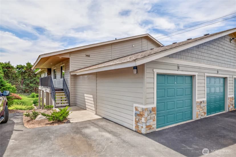 Property photo for 520 11th Street Ne #4, East Wenatchee