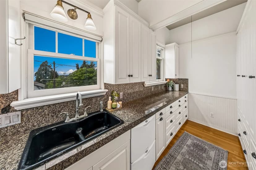 Property photo for 1225 9th Avenue W, Seattle photo 14