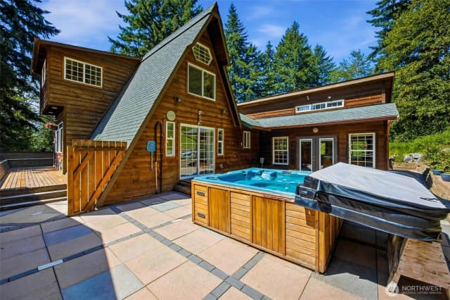 Property photo for 33217 Mount Tahoma Canyon Road E, Ashford photo 3