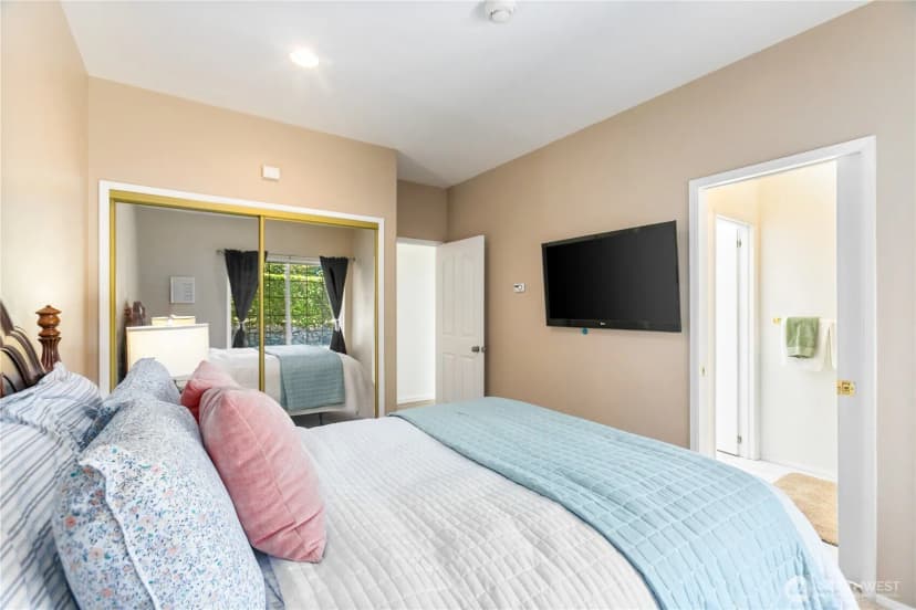 Property photo for 6074 Osprey Circle, Bremerton photo 23