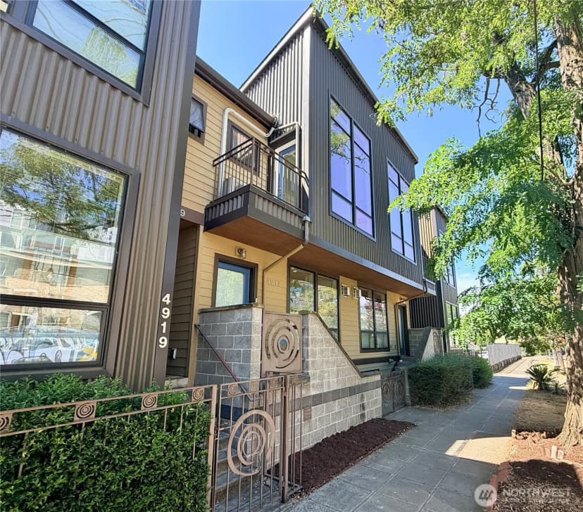 Property photo for 4917 39th Avenue S, Seattle photo 32