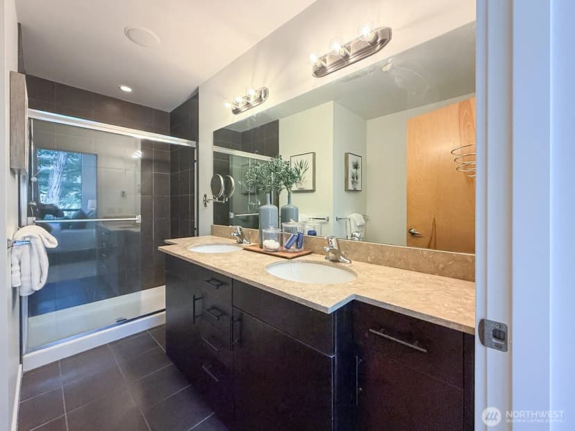 Property photo for 4917 39th Avenue S, Seattle photo 13