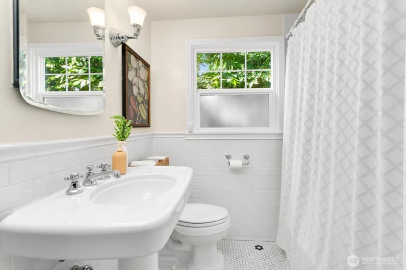 Property photo for 3610 W Viewmont Way W, Seattle photo 14
