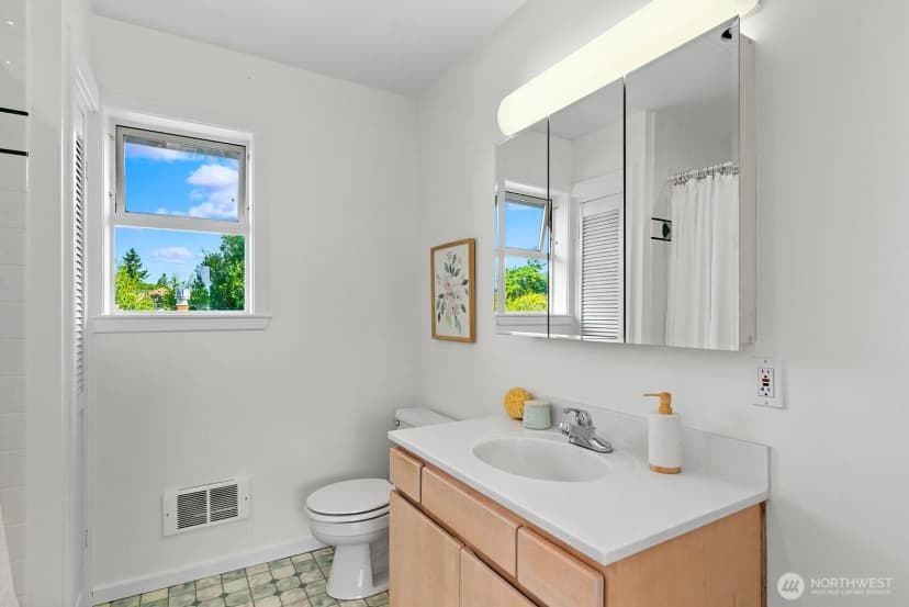 Property photo for 9501 Dayton Avenue N, Seattle photo 8