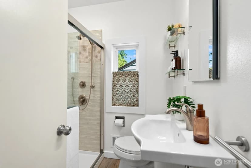 Property photo for 9501 Dayton Avenue N, Seattle photo 16