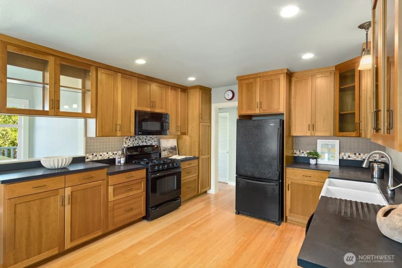 Property photo for 9501 Dayton Avenue N, Seattle photo 15
