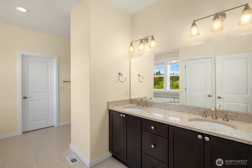 Property photo for 9121 Jacobia Avenue Se, Snoqualmie photo 17