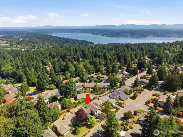 Property photo for 15522 Se 44th Place, Bellevue photo 2
