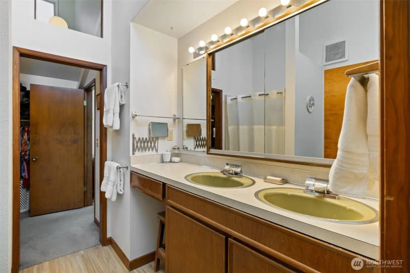 Property photo for 3068 169th Avenue Ne, Bellevue photo 13