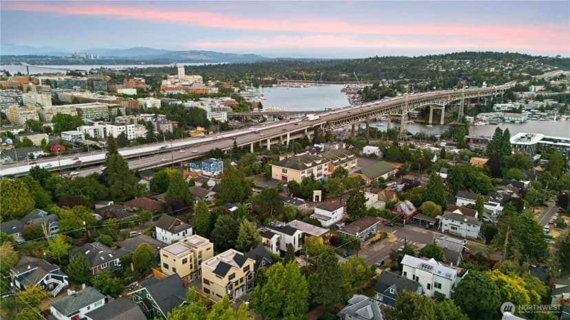 Property photo for 4218 Latona Avenue Ne #2, Seattle photo 35