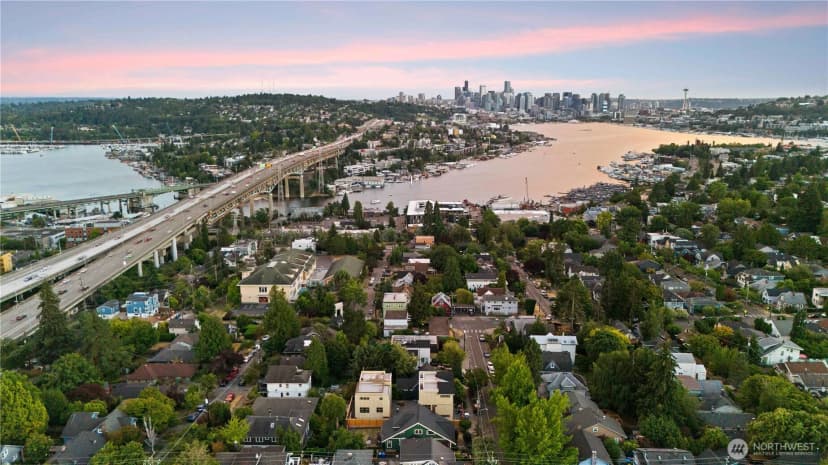 Property photo for 4218 Latona Avenue Ne #2, Seattle photo 36