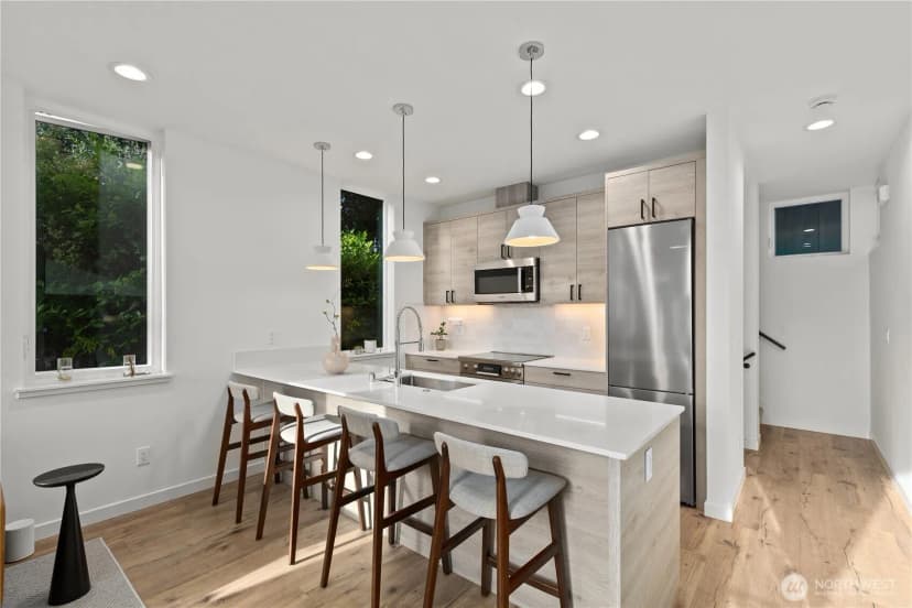 Property photo for 4218 Latona Avenue Ne #2, Seattle photo 8