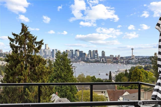 Property photo for 4218 Latona Avenue Ne #2, Seattle photo 2