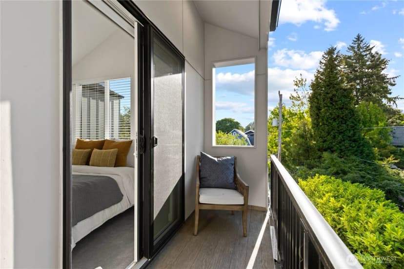 Property photo for 4218 Latona Avenue Ne #2, Seattle photo 15