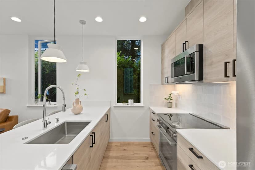 Property photo for 4218 Latona Avenue Ne #2, Seattle photo 7