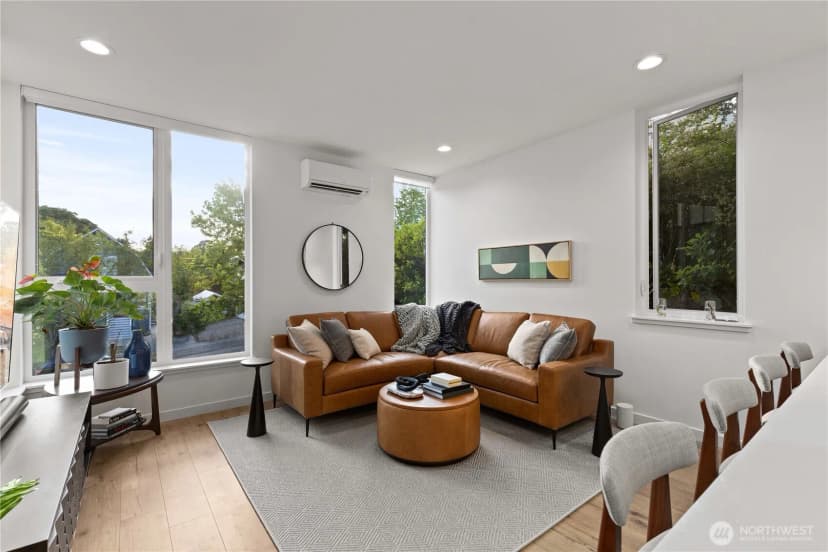 Property photo for 4218 Latona Avenue Ne #2, Seattle photo 5