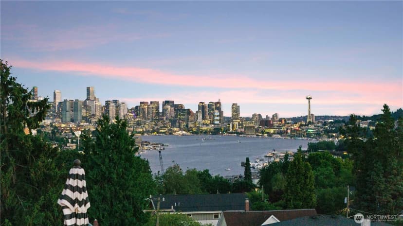 Property photo for 4218 Latona Avenue Ne #2, Seattle photo 39
