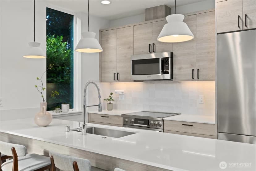 Property photo for 4218 Latona Avenue Ne #2, Seattle photo 10