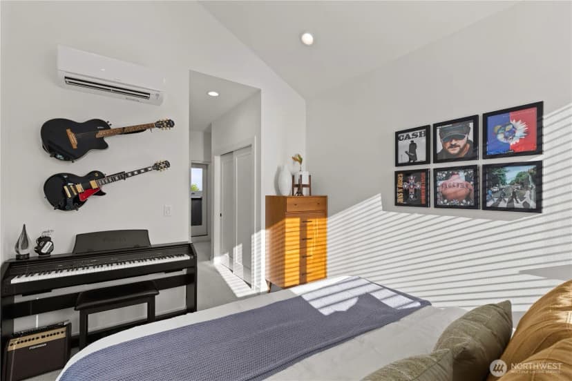 Property photo for 4218 Latona Avenue Ne #2, Seattle photo 12