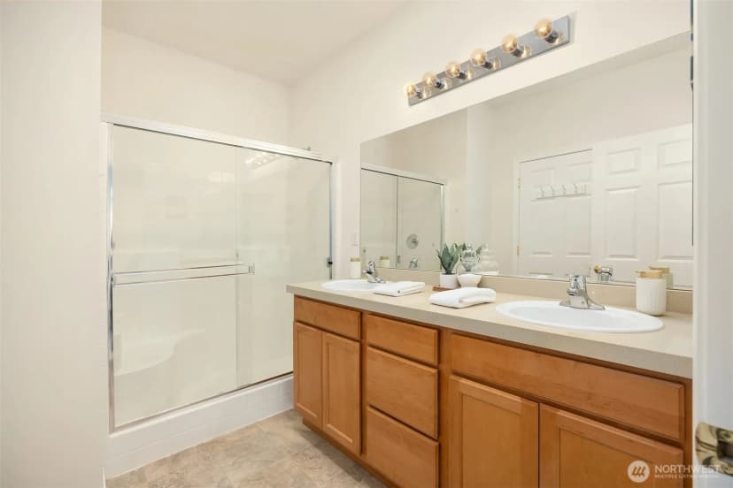 Property photo for 13273 Sun Break Way Ne, Redmond photo 17
