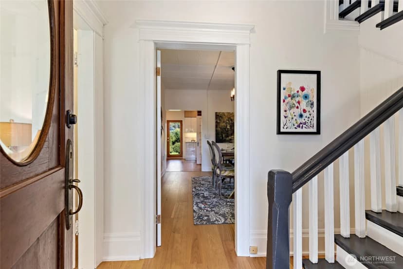 Property photo for 4048 37th Avenue S, Seattle photo 4