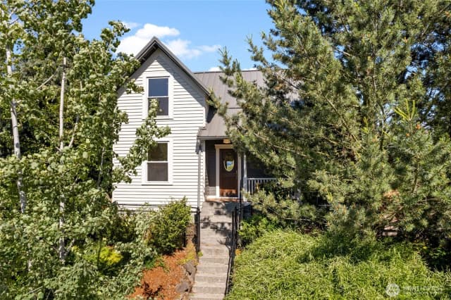 Property photo for 4048 37th Avenue S, Seattle photo 2