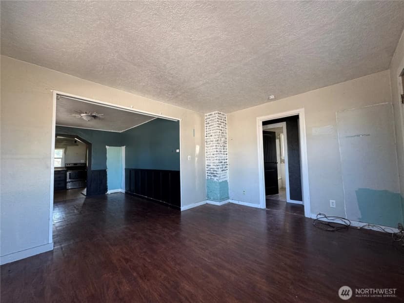Property photo for 4727 Ocean Beach Highway, Longview photo 3