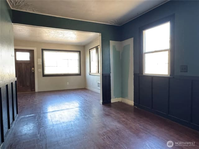 Property photo for 4727 Ocean Beach Highway, Longview photo 5