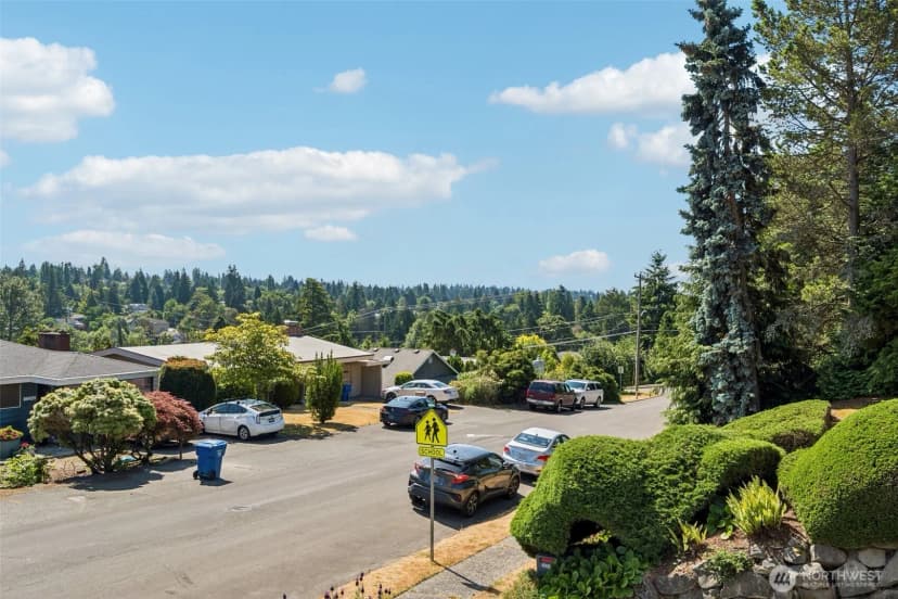 Property photo for 10235 33rd Avenue Sw, Seattle photo 13